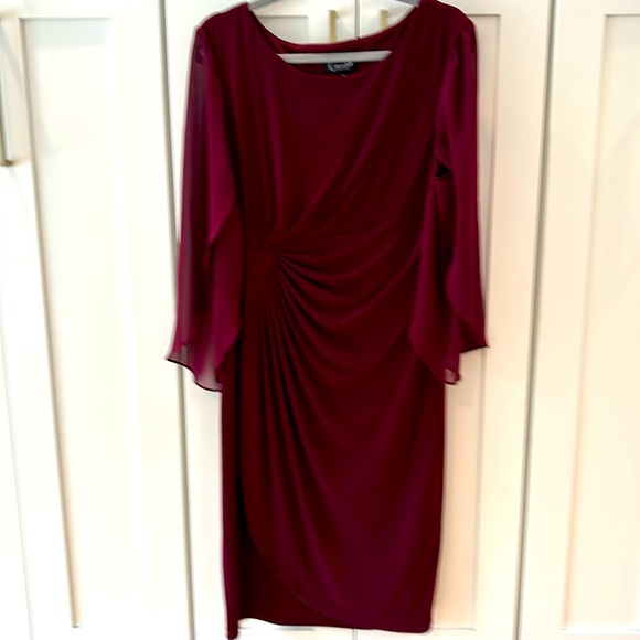 Burgandy Connected Apparel dress size 14.  Very flattering with ruched side - Picture 1 of 5